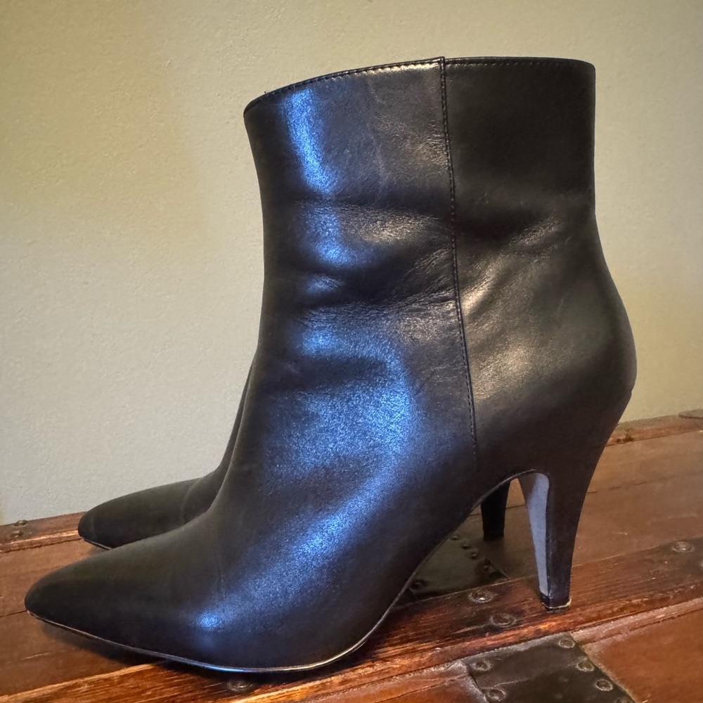 Vince Camuto Black Heeled Boots Sleek Leather Design